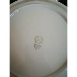 Grote doos met diverse soorten antieke servies