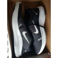 Nike schoenen maat 42