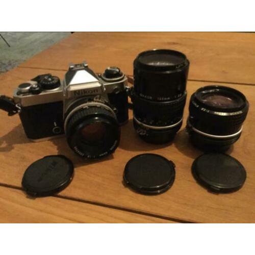 NIKON FE body met 3 lenzen, voor reparatie