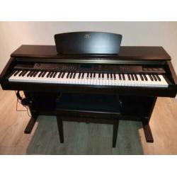 Yamaha Arius piano. Bruin hout. Digitaal. YDP-V240 zgan