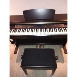 Yamaha Arius piano. Bruin hout. Digitaal. YDP-V240 zgan