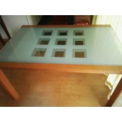 Design Italiaanse houten tafel met dubbel matglas.