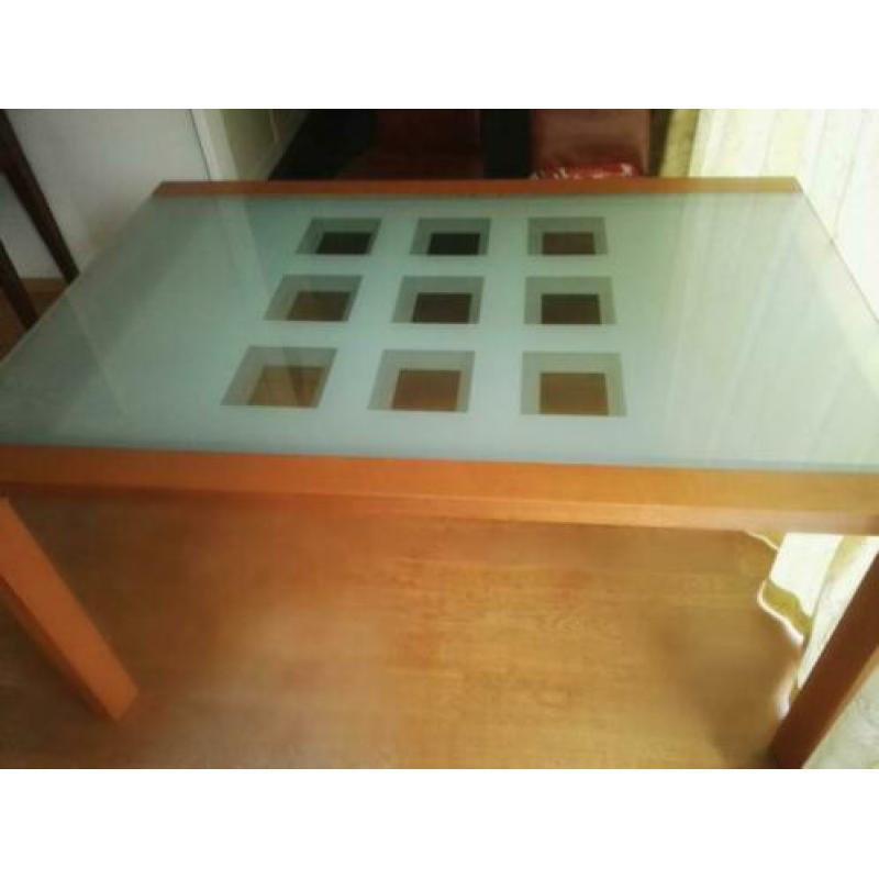 Design Italiaanse houten tafel met dubbel matglas.
