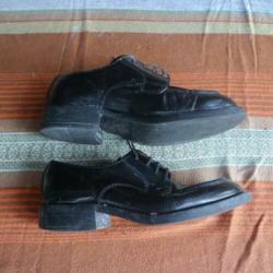 Zwarte nette herenschoenen. mt 44. hand made in italy. alays