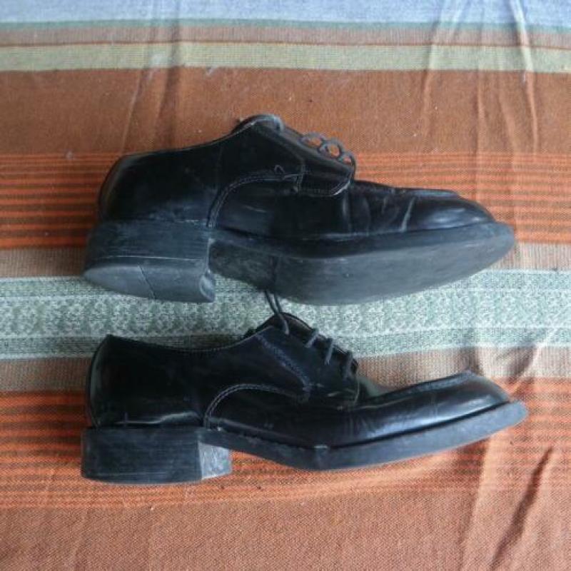 Zwarte nette herenschoenen. mt 44. hand made in italy. alays