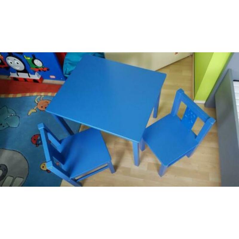 Tafeltje en 2 stoeltjes
