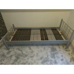 Mooi bed/ledikant + IKEA lattenbodem te koop