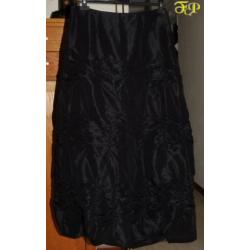 Fionella Lange rok zwart maat 4 dat komt overeen met 40/42