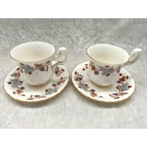 2 Geweldig mooie puntgave brocante ROYAL ALBERT theekopjes