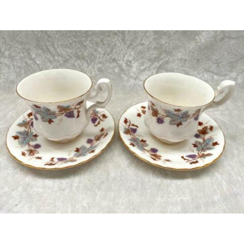2 Geweldig mooie puntgave brocante ROYAL ALBERT theekopjes