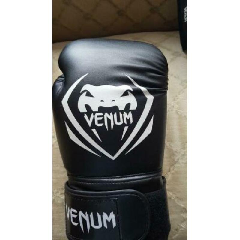 Venum bokshandschoenen ..nieuw