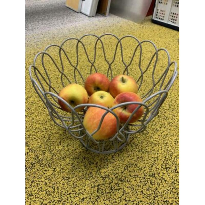 Fruitmand grijs draad. Doorsnee 25 cm