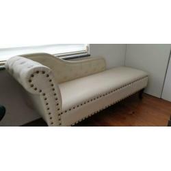 Prachtige Chaise longue Chesterfield Moet snel weg!
