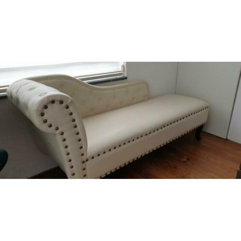 Prachtige Chaise longue Chesterfield Moet snel weg!
