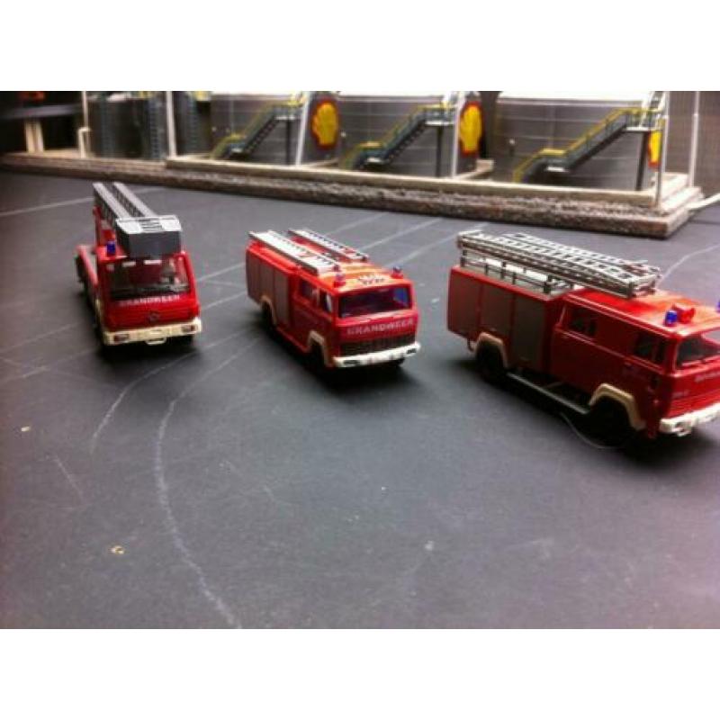 3 Stuks brandweerwagens HO 1:87 mooie scenery wiking