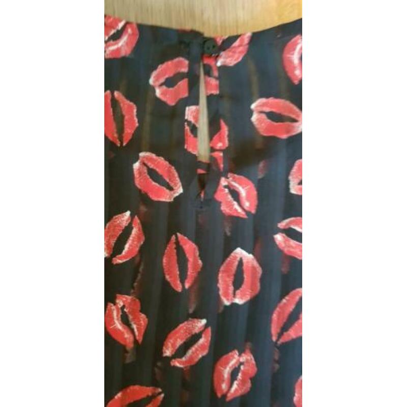 Schattig nieuw Geisha shirt maat 152 Zwart met rode lippen