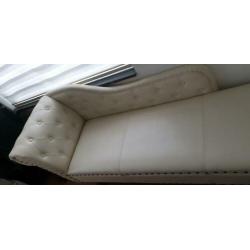 Prachtige Chaise longue Chesterfield Moet snel weg!