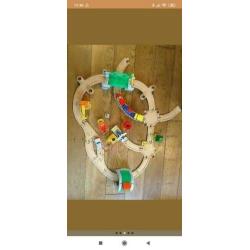 Fisher price bergpas overcompleet, met vele railsen en voert