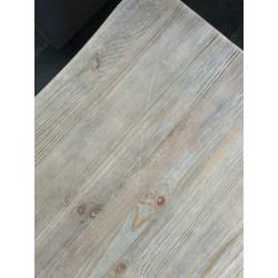 Salontafel met een krasje. Verder zo goed als nieuw.