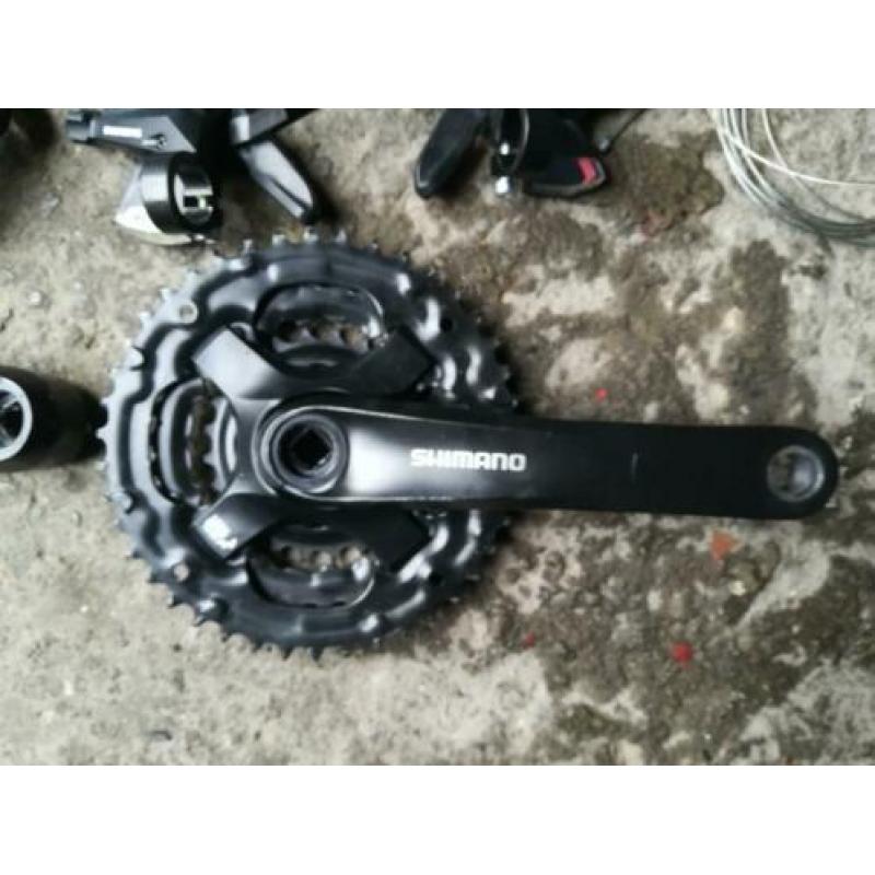 Shimano altus group+Bontrager wiel.