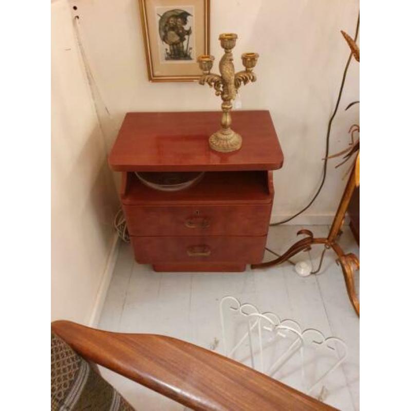Drie vintage nachtkastjes