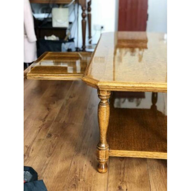 Eikenhouten salontafel veel opbergruimte