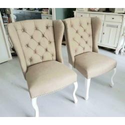 Leuke landelijke stoelen.
