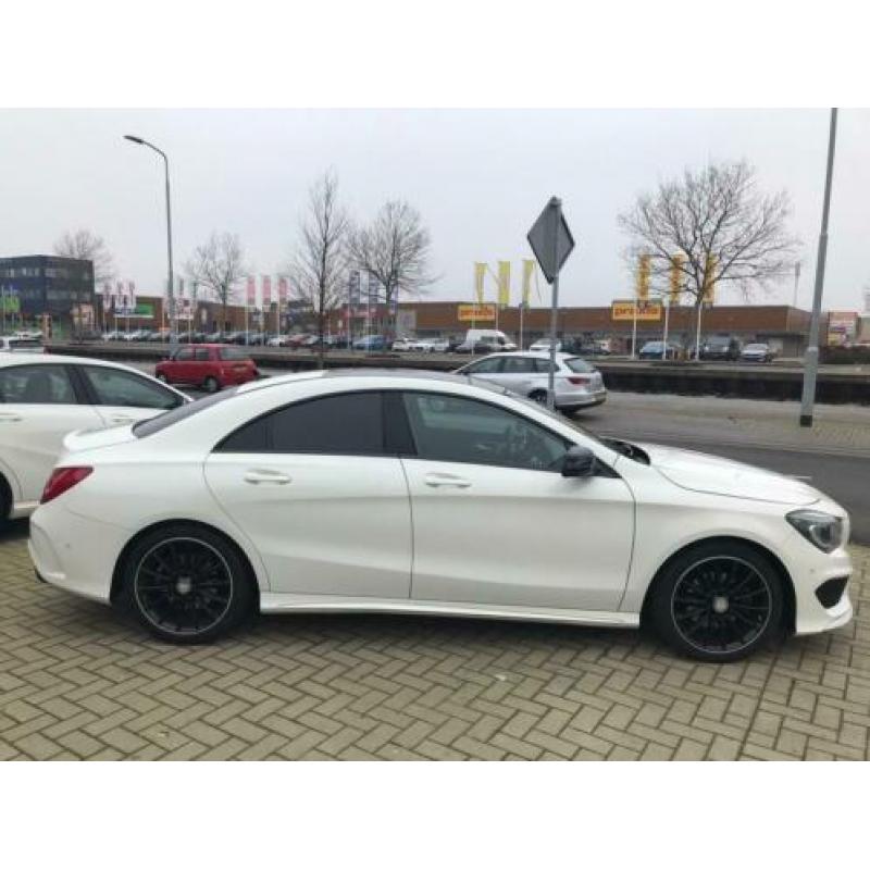 Mercedes-Benz CLA-klasse 180 Ambition AMG NIGHT PAKKET (W028