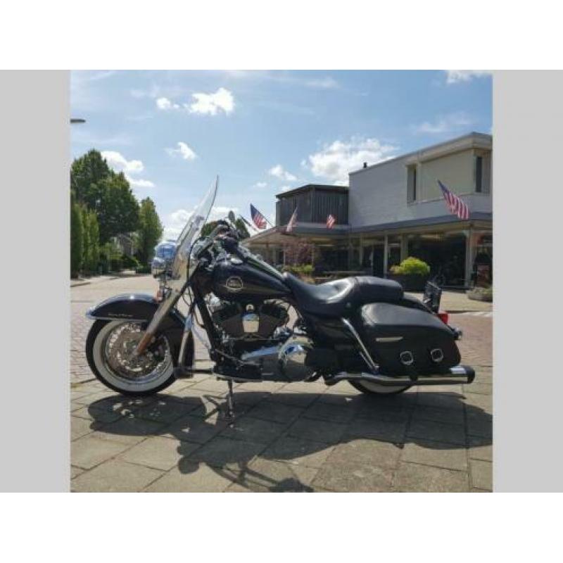 HARLEY-DAVIDSON ROAD KING CLASSIC FLHRCI (bj 2009)