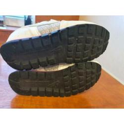 Nike meisjes schoen maat 27