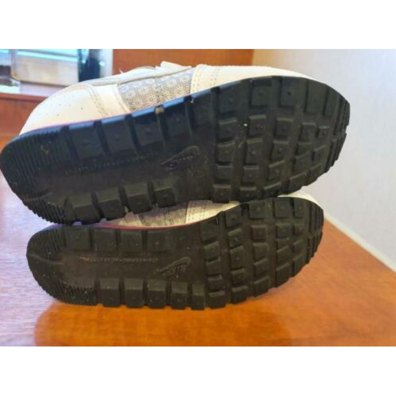 Nike meisjes schoen maat 27