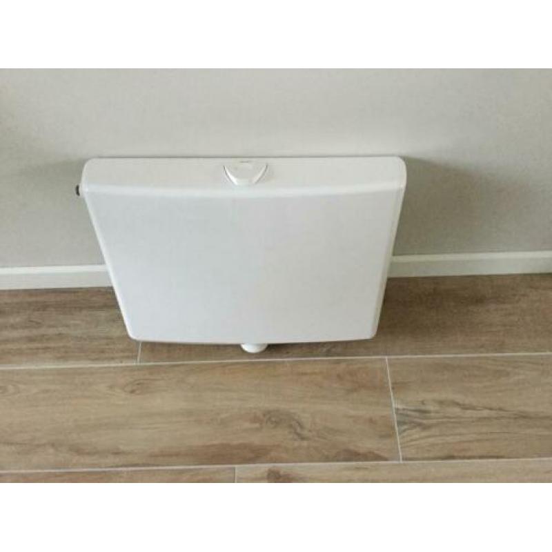 Te koop opbouw spoelreservoir, kleur wit, merk Wisa