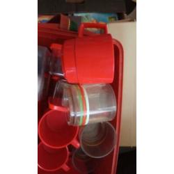 kampeer picknick set van Gio-style oranje. jaren 70