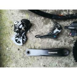 Shimano altus group+Bontrager wiel.