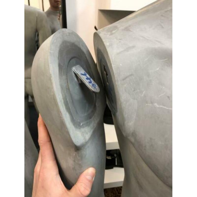 3 heren betonlook paspoppen! 100€ ps (nieuwwaarde 350€ ps)