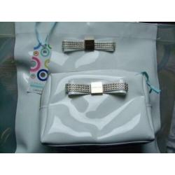 Nieuwe witte lak tas + make-up tasje van Carpisa