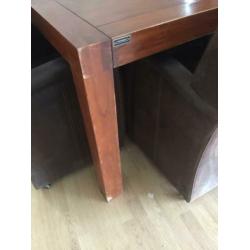 Tafel en stoelen bruin leer (stoelen mogen ook los weg)