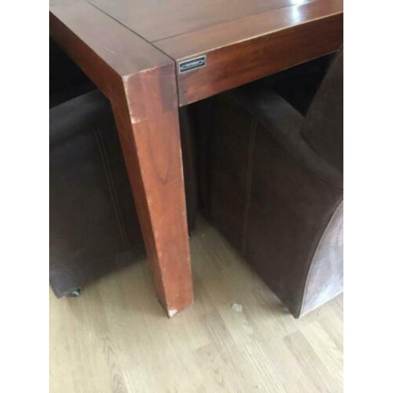 Tafel en stoelen bruin leer (stoelen mogen ook los weg)