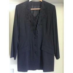 mooie set deze vintage jurk + jasje met kantmotief en kralen