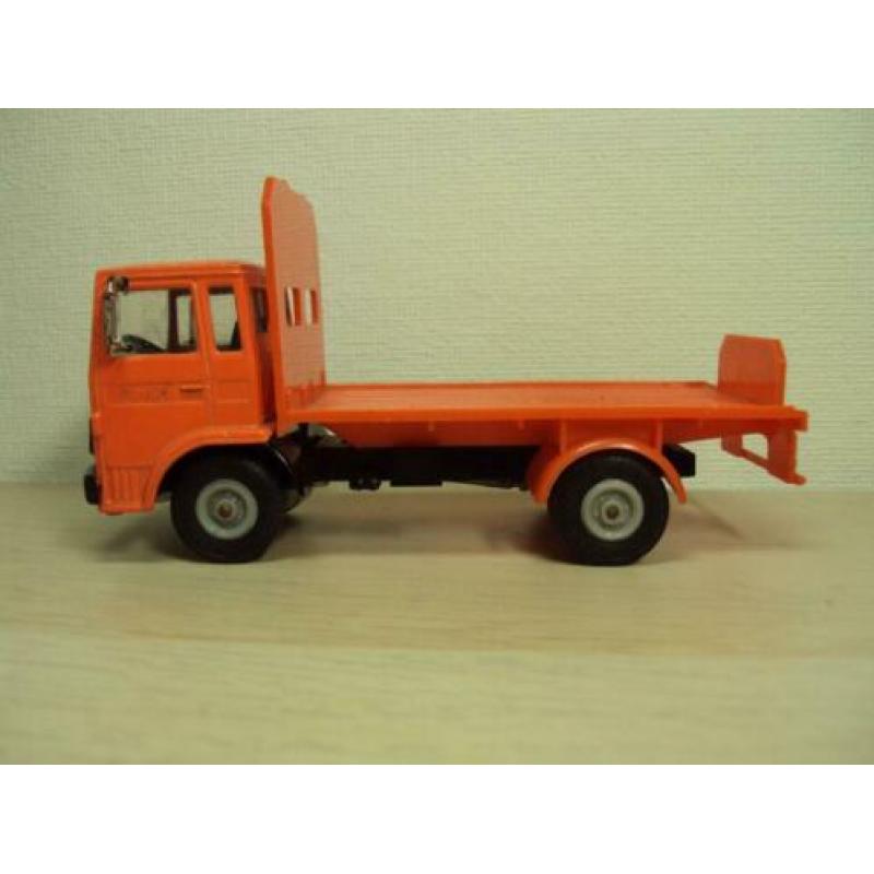 2 stuks DAF 1100 Norev