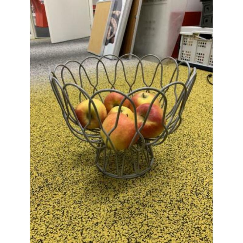 Fruitmand grijs draad. Doorsnee 25 cm
