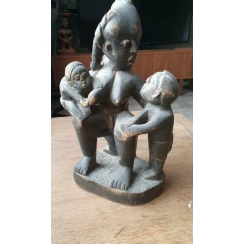 Afrikaans beeldje moeder met kinderen