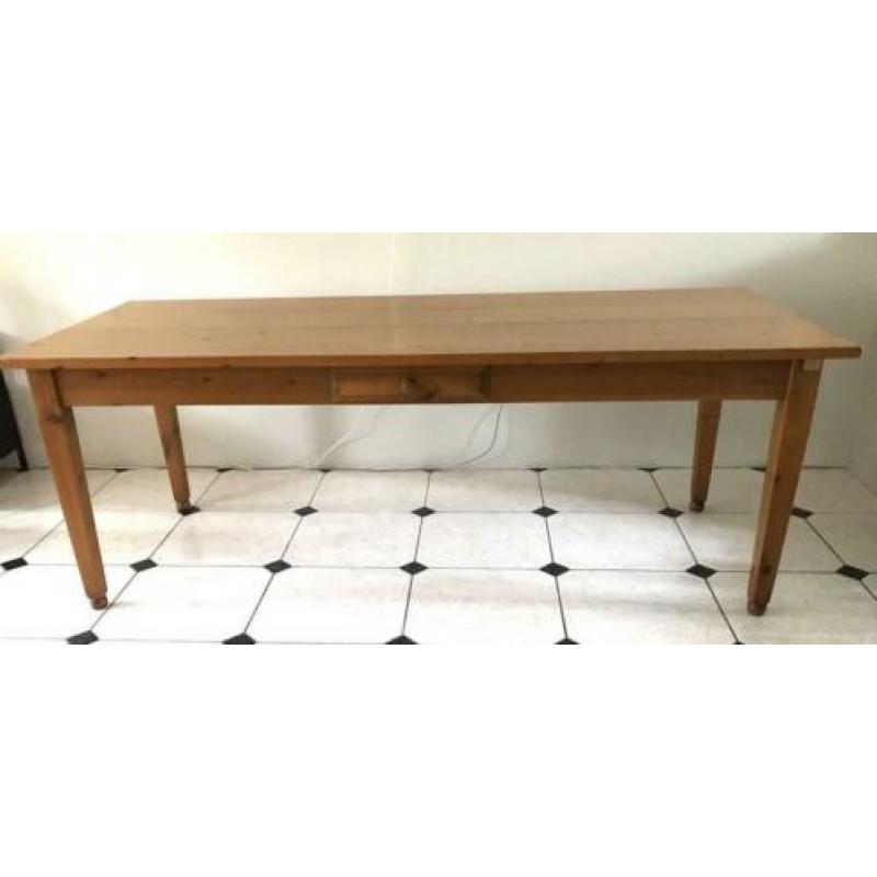 Grote eettafel original English Moet vandaag weg!
