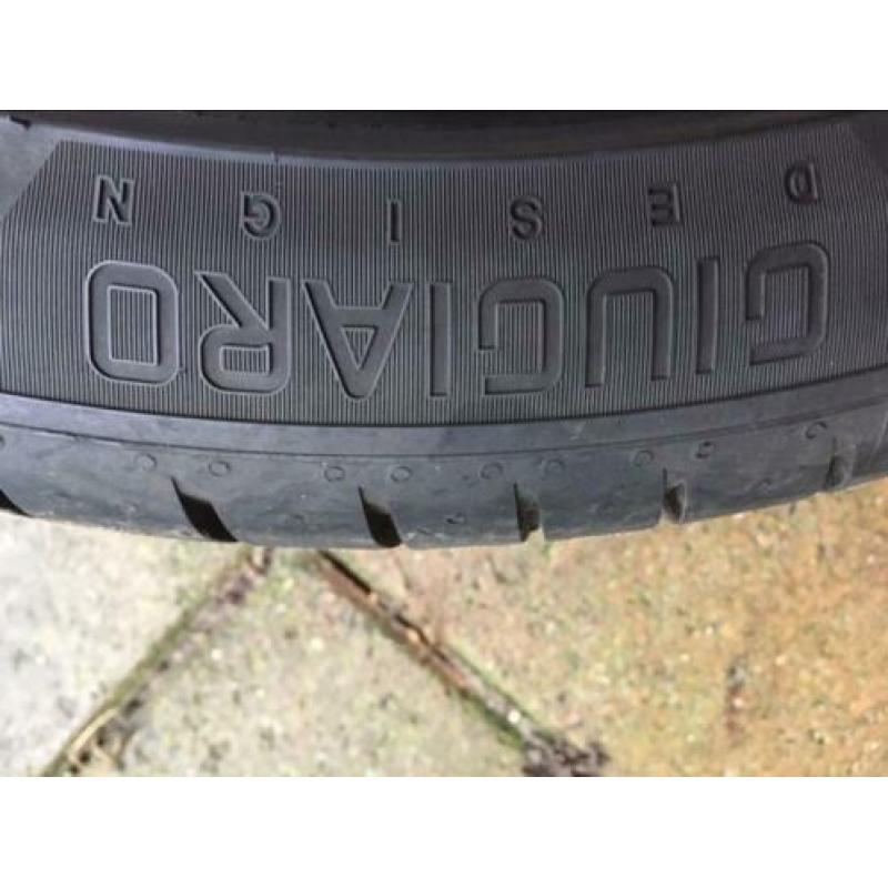 BMW E90 velgen met banden 18 inch , 2x 5,5 mm en 2x 7 mm
