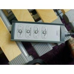 Elektrisch (verzorgings)bed, dat helemaal omhoog kan, 3 sta