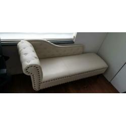 Prachtige Chaise longue Chesterfield Moet snel weg!
