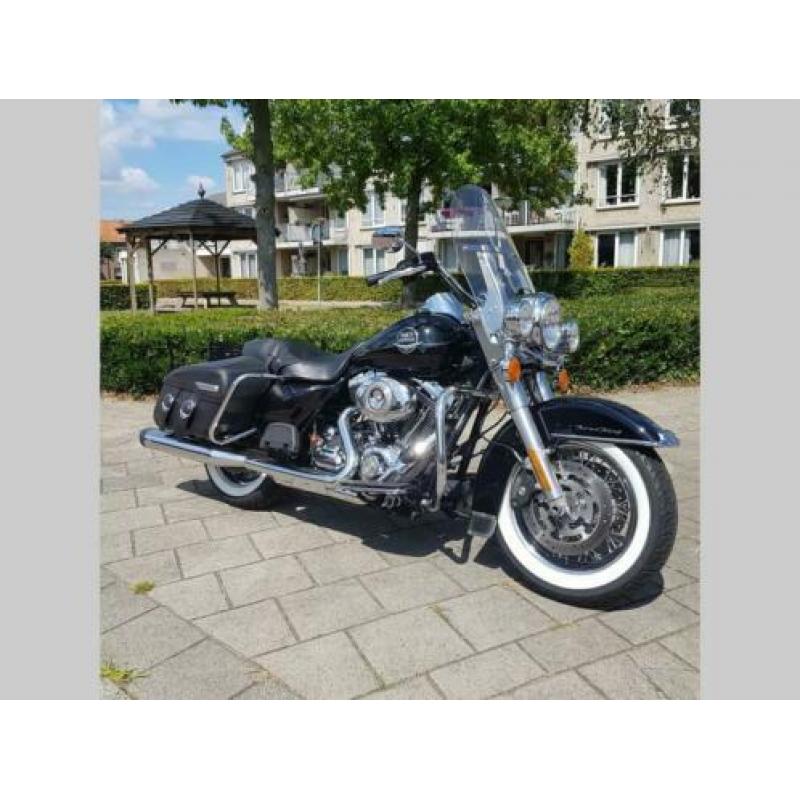 HARLEY-DAVIDSON ROAD KING CLASSIC FLHRCI (bj 2009)