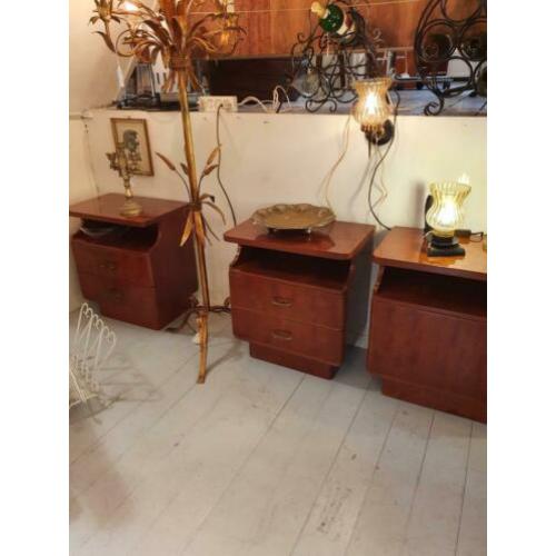 Drie vintage nachtkastjes