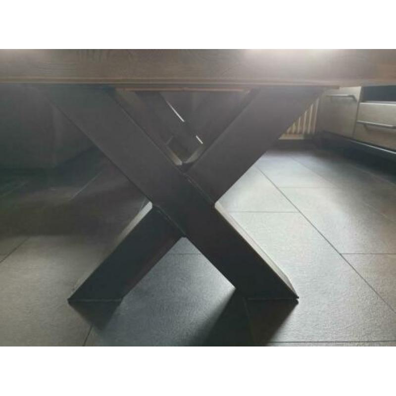 Salontafel met een krasje. Verder zo goed als nieuw.