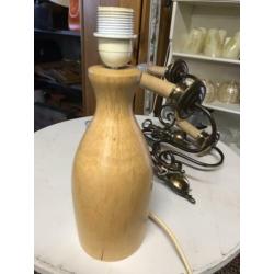 Oude houten lampenvoet voor tafellamp